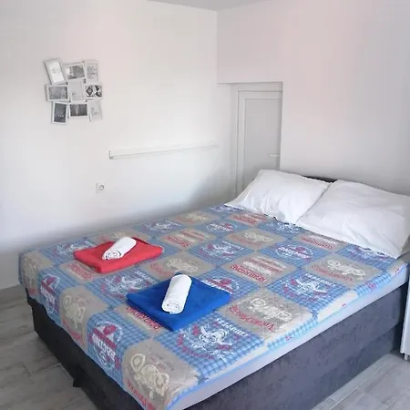 Studio Apartment *