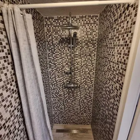 Studio Apartment *